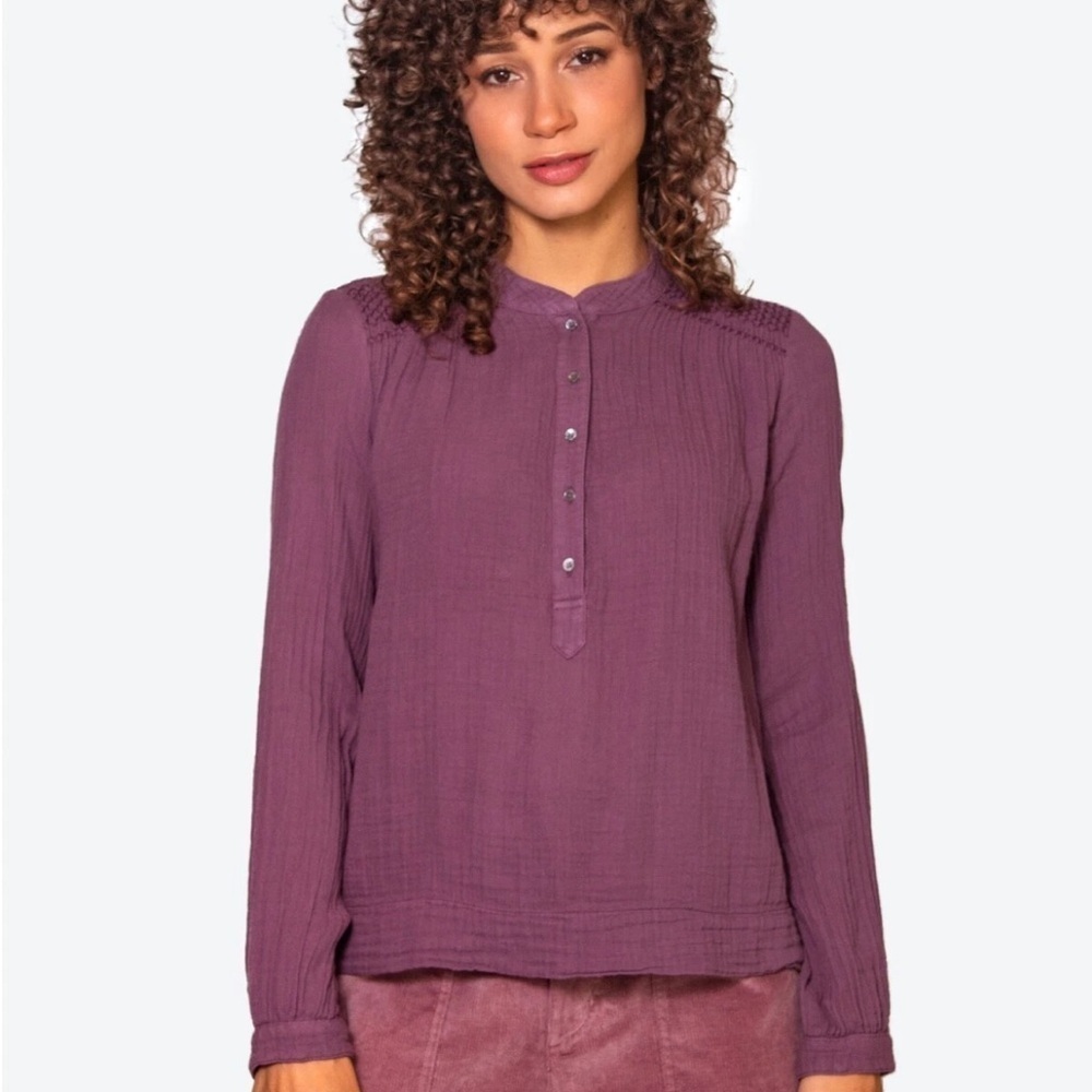 XiRENA Purple gauze blouse size medium